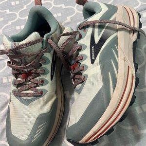 Womens Brooks